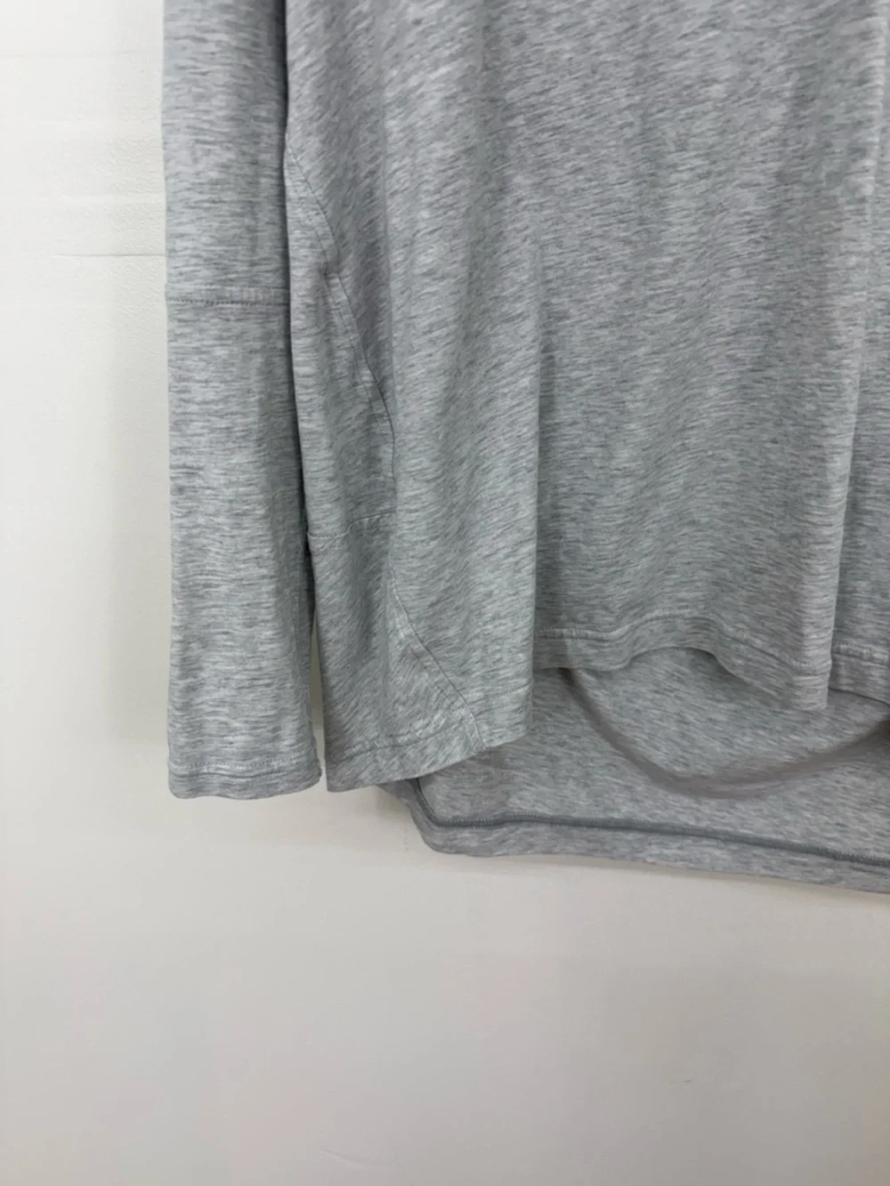 lululemon athletica Light Gray Long Sleeve V-Neck Tee R13